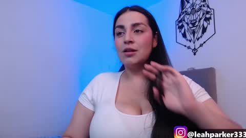 Snapshot of sweet_leah33 chatting on October 17, 2025, 6:43 pm Leah online show from October 17, 2025, 6:43 pm