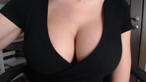 Snapshot of sweet_lil_thing chatting on September 30, 2025, 7:13 am Jen online show from September 30, 2025, 7:13 am