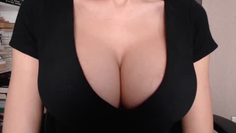 Snapshot of sweet_lil_thing chatting on November 14, 2025, 5:28 am Jen online show from November 14, 2025, 5:28 am