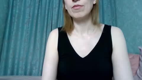 sweet_lilbunny online show from February 4, 2026, 3:40 pm