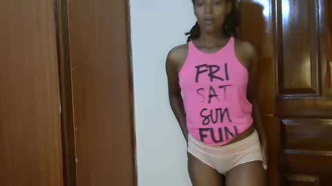 Snapshot of sweet_melod chatting on November 18, 2025, 4:44 pm Linda online show from November 18, 2025, 4:44 pm