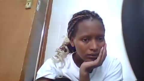 Snapshot of sweet_melod chatting on January 12, 2026, 6:29 am Linda online show from January 12, 2026, 6:29 am