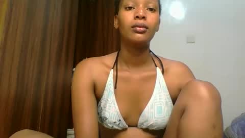 Snapshot of sweet_melod chatting on February 2, 2026, 3:27 am Linda online show from February 2, 2026, 3:27 am