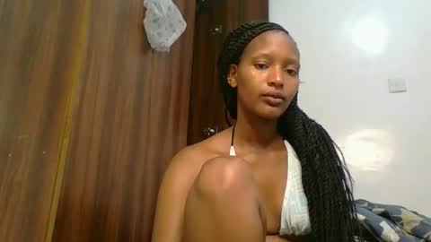 Snapshot of sweet_melod chatting on February 6, 2026, 4:17 am Linda online show from February 6, 2026, 4:17 am