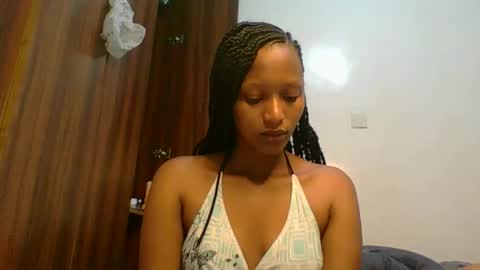 Snapshot of sweet_melod chatting on February 9, 2026, 3:21 am Linda online show from February 9, 2026, 3:21 am