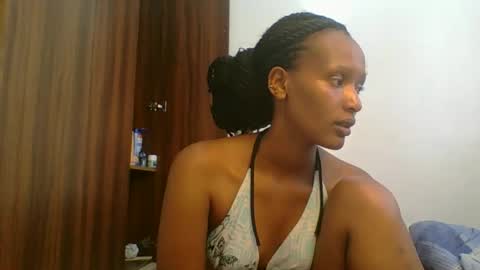 Snapshot of sweet_melod chatting on February 18, 2026, 12:12 pm Linda online show from February 18, 2026, 12:12 pm
