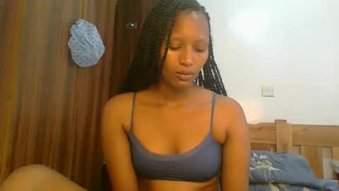 Snapshot of sweet_melod chatting on February 22, 2026, 12:47 pm Linda online show from February 22, 2026, 12:47 pm