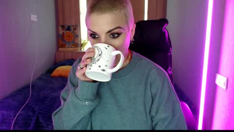 sweet_n_strong online show from May 11, 2026, 11:38 am