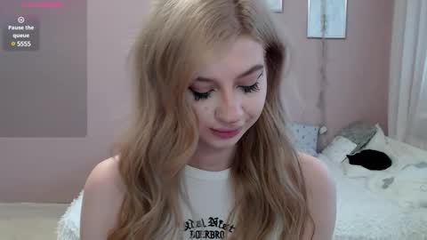 sweet_nicole_333 online show from March 6, 2025, 11:36 am