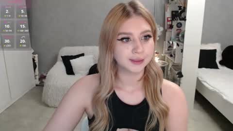 Snapshot of sweet_nicole_333 chatting on March 19, 2026, 9:13 am sweet_nicole_333 online show from March 19, 2026, 9:13 am