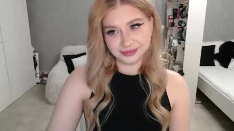 Snapshot of sweet_nicole_333 chatting on March 22, 2026, 9:23 am sweet_nicole_333 online show from March 22, 2026, 9:23 am