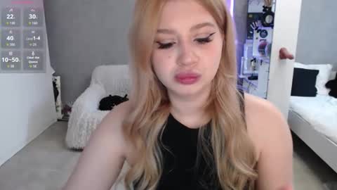 Snapshot of sweet_nicole_333 chatting on April 2, 2026, 7:28 am sweet_nicole_333 online show from April 2, 2026, 7:28 am