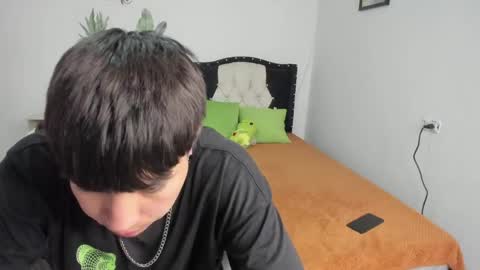 sweet_paradisex5 online show from April 17, 2026, 8:23 pm