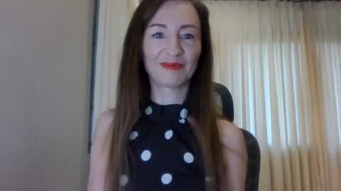 sweet_poeme online show from June 15, 2026, 11:23 am