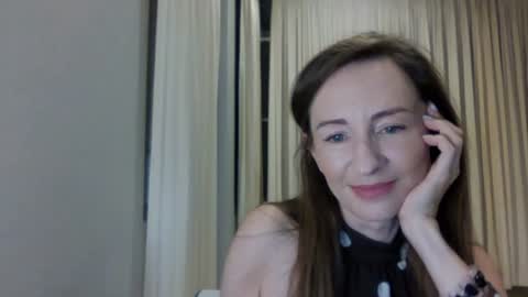 sweet_poeme online show from June 19, 2026, 12:20 pm