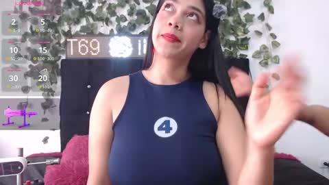 sweet_scarlett_69 online show from June 15, 2026, 1:24 pm