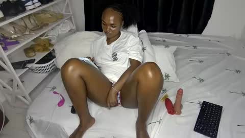 Nina online show from November 8, 2025, 6:51 pm