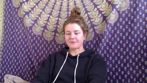 Snapshot of sweet_truffle chatting on November 4, 2025, 1:21 pm Heidi Brenner - Please check bio for schedule FAQ online show from November 4, 2025, 1:21 pm