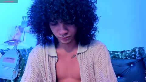 Steven independent model online show from December 2, 2024, 4:09 pm