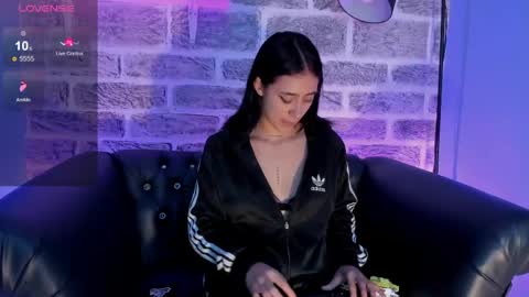 Snapshot of sweet_woman1 chatting on May 18, 2026, 11:54 pm Sexy Arianna online show from May 18, 2026, 11:54 pm