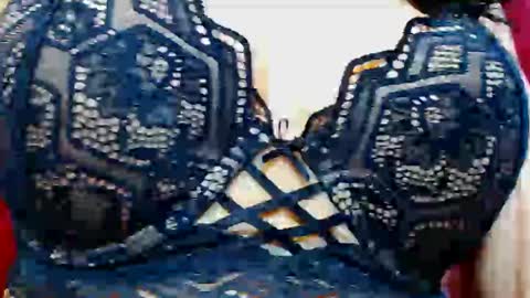 Snapshot of sweetahkiss chatting on February 1, 2025, 1:02 am SweetKiss online show from February 1, 2025, 1:02 am