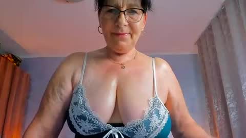 Snapshot of sweetangell69_ chatting on June 19, 2026, 3:11 am Viorica online show from June 19, 2026, 3:11 am