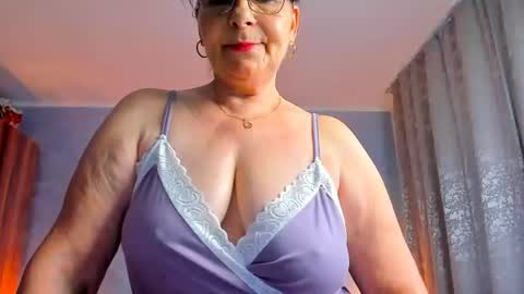 Snapshot of sweetangell69_ chatting on July 2, 2026, 3:23 am Viorica online show from July 2, 2026, 3:23 am