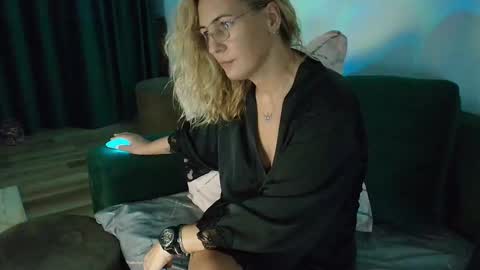 Ania online show from September 18, 2025, 10:23 pm