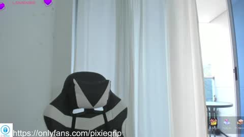 SweetAura0 0  online show from June 15, 2026, 12:51 pm