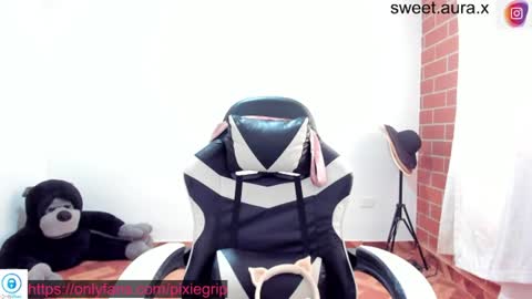 SweetAura0 0  online show from July 25, 2026, 4:04 pm