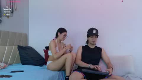 sweetauracouple online show from June 24, 2026, 12:26 pm
