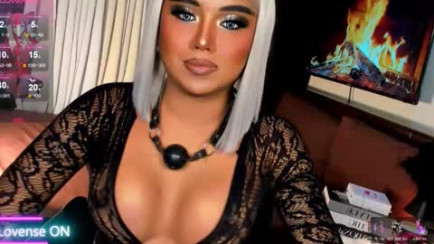 Snapshot of sweetbella118 chatting on November 17, 2025, 5:24 am bella online show from November 17, 2025, 5:24 am