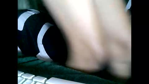 Snapshot of sweetbella24 chatting on February 24, 2025, 1:21 pm im anne online show from February 24, 2025, 1:21 pm