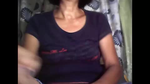 Snapshot of sweetbella24 chatting on November 7, 2025, 1:33 pm im anne online show from November 7, 2025, 1:33 pm