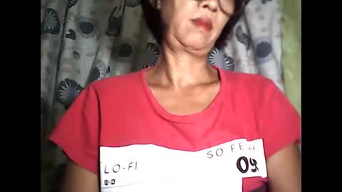 Snapshot of sweetbella24 chatting on December 1, 2025, 1:16 pm im anne online show from December 1, 2025, 1:16 pm