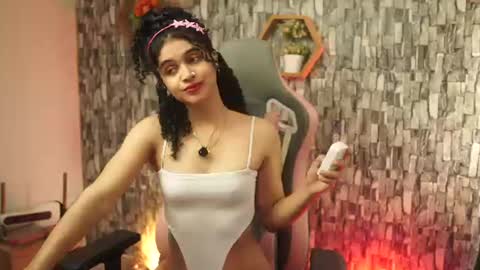 Salom independent model online show from June 26, 2026, 7:40 pm