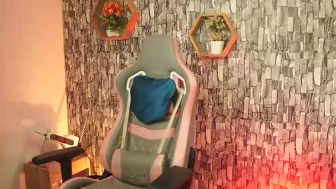 Salom independent model online show from July 20, 2026, 6:43 pm