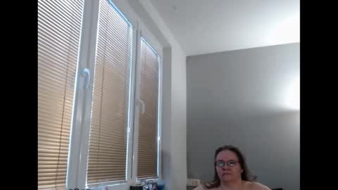Sweetboobs85h online show from February 18, 2025, 3:21 pm