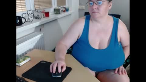 Sweetboobs85h online show from February 19, 2025, 6:10 pm