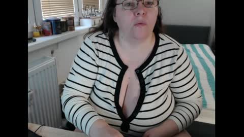 Sweetboobs85h online show from March 15, 2026, 8:42 am
