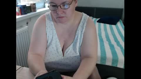 Sweetboobs85h online show from March 23, 2026, 9:46 am