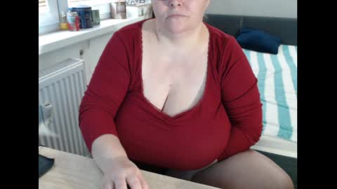 Sweetboobs85h online show from April 1, 2026, 1:41 pm