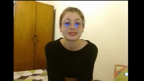 sweetcalm_ online show from March 5, 2026, 4:52 am