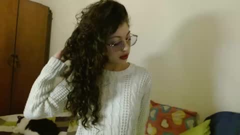 sweetcalm_ online show from June 1, 2026, 4:03 am