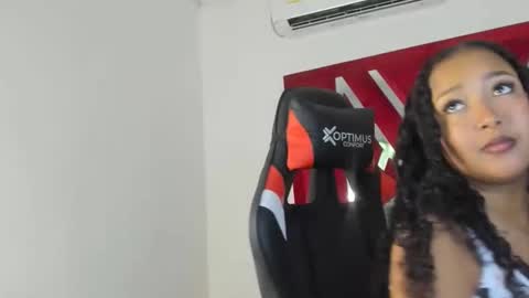 Snapshot of sweetdesireasm chatting on February 15, 2026, 8:49 pm Sweet Desire online show from February 15, 2026, 8:49 pm