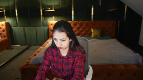 Amelia online show from May 4, 2026, 6:53 am