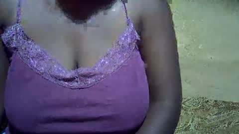 Snapshot of sweetdivah2 chatting on April 26, 2026, 5:10 pm divinah online show from April 26, 2026, 5:10 pm