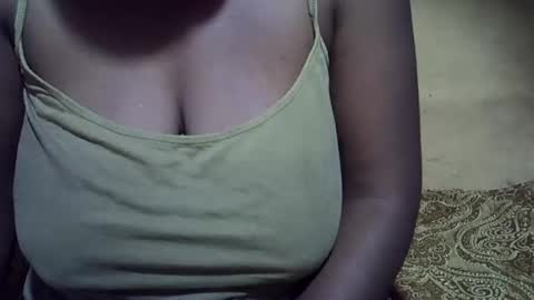 Snapshot of sweetdivah2 chatting on May 7, 2026, 6:08 am divinah online show from May 7, 2026, 6:08 am