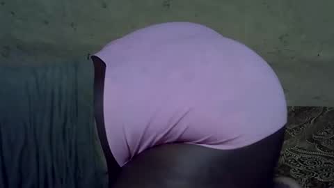 Snapshot of sweetdivah2 chatting on June 4, 2026, 3:18 pm divinah online show from June 4, 2026, 3:18 pm