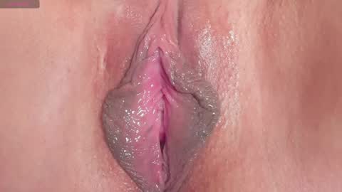 Erika online show from April 18, 2026, 8:31 pm